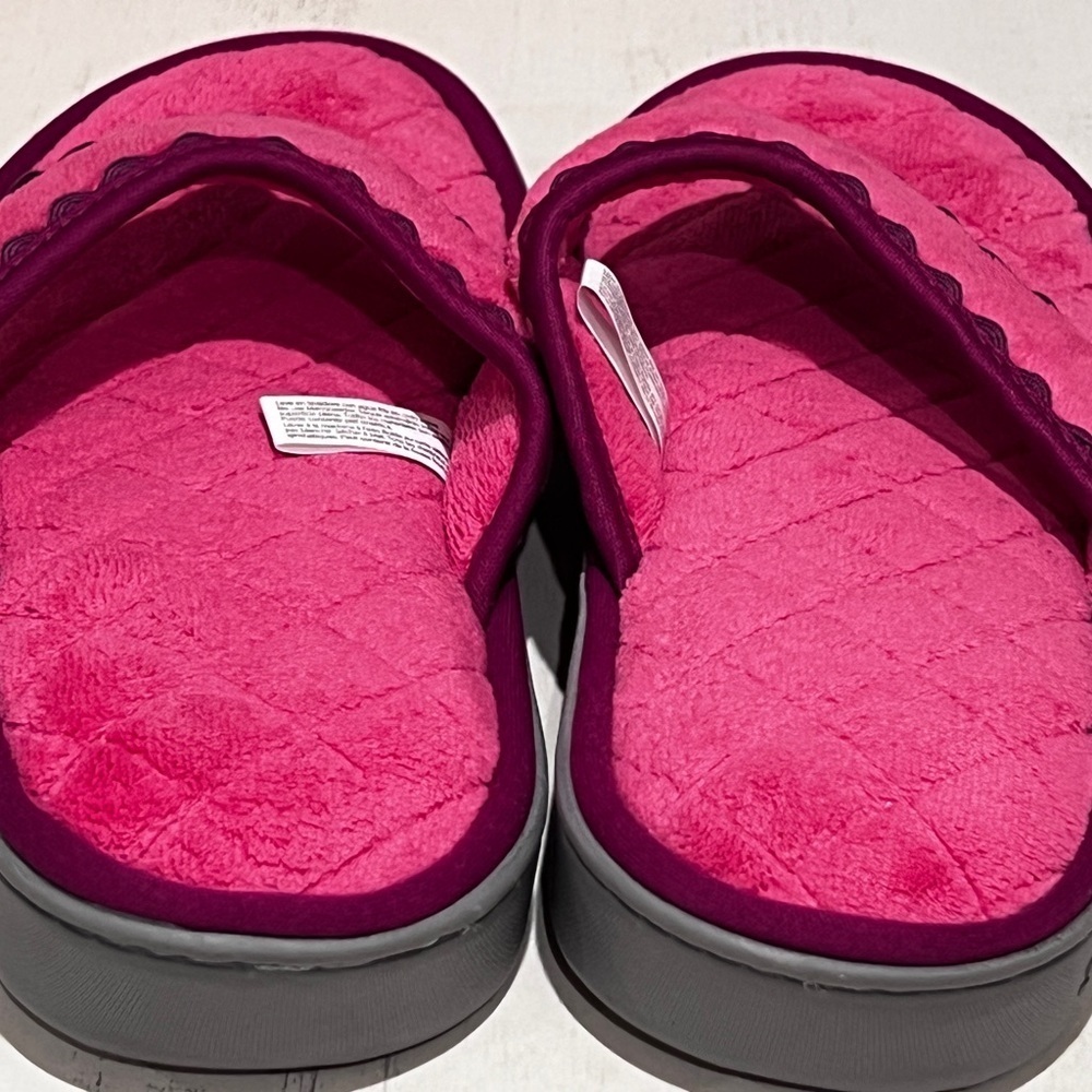 Dearfoams Pink Plush Slippers with Cushioned Footbed (NWOT) - Picture 4 of 6